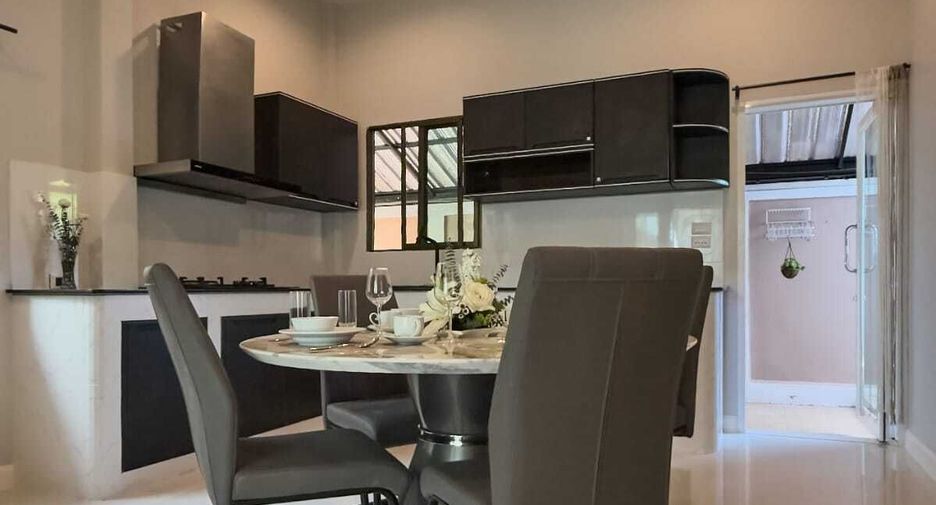 For rent 4 bedrooms villa in Mueang Phuket, Phuket