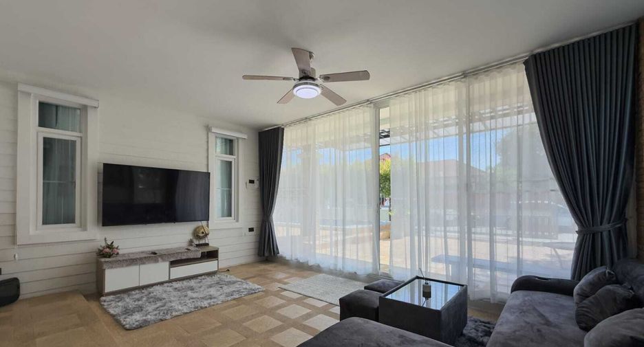 For rent 4 bedrooms villa in Mueang Phuket, Phuket