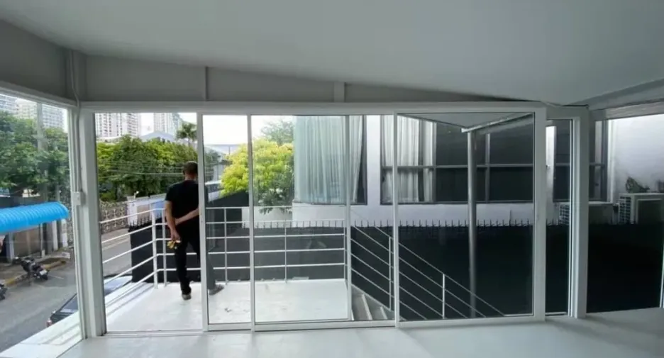 Haus zur Miete mit 7 Zimmer in Watthana, Bangkok