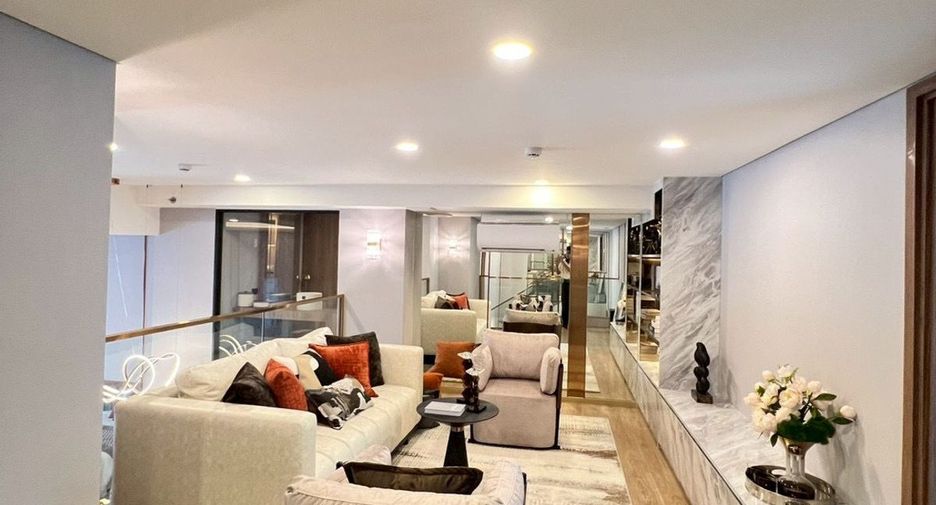 For sale 3 ベッドルーム condo in Huai Khwang, Bangkok