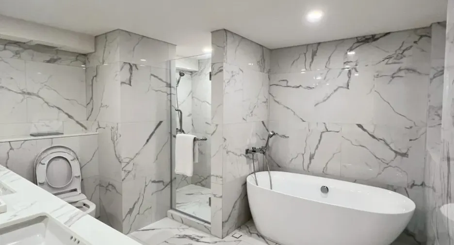 For sale 3 ベッドルーム condo in Huai Khwang, Bangkok