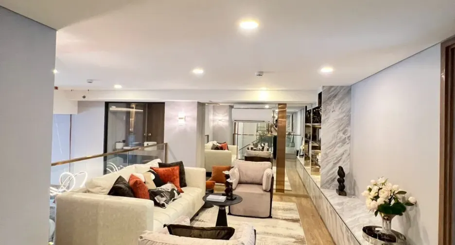 For sale 3 ベッドルーム condo in Huai Khwang, Bangkok