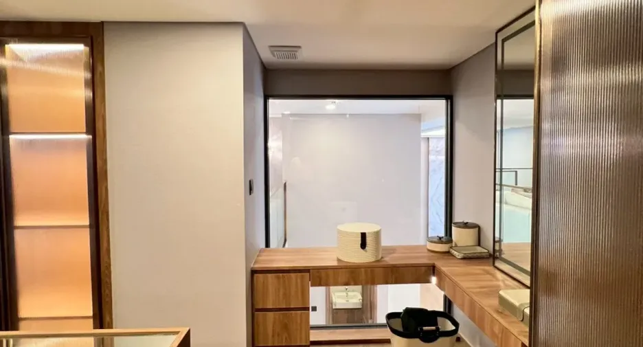 For sale 3 ベッドルーム condo in Huai Khwang, Bangkok