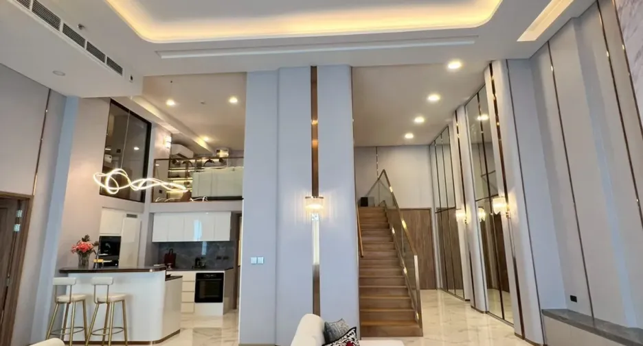 For sale 3 ベッドルーム condo in Huai Khwang, Bangkok