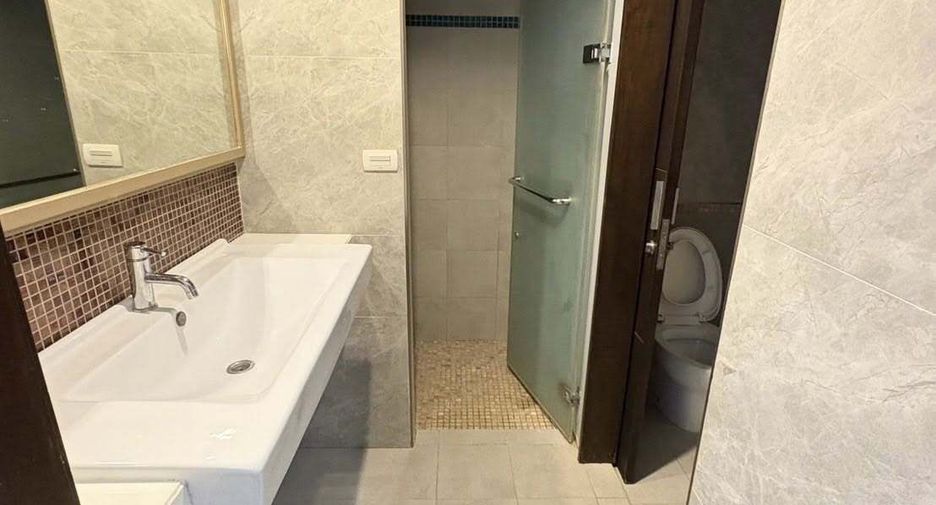 For rent 2 bedrooms condo in Bang Na, Bangkok