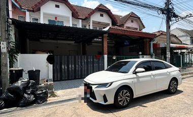 For rent 3 bedrooms townhouse in Lat Krabang, Bangkok