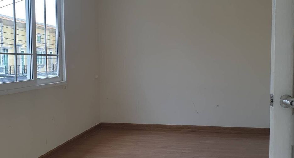 For sale 4 bedrooms townhouse in Prawet, Bangkok