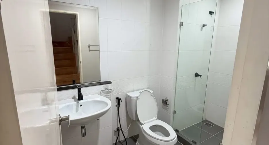 For sale 4 bedrooms townhouse in Prawet, Bangkok