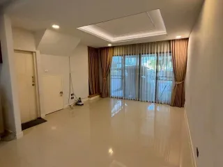 出售 4 卧室 联排别墅 在 Prawet, 曼谷