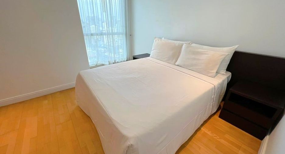 For rent 3 bedrooms condo in Pathum Wan, Bangkok