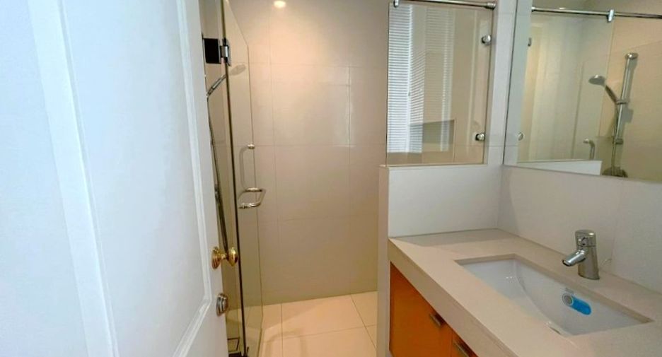 For rent 3 bedrooms condo in Pathum Wan, Bangkok