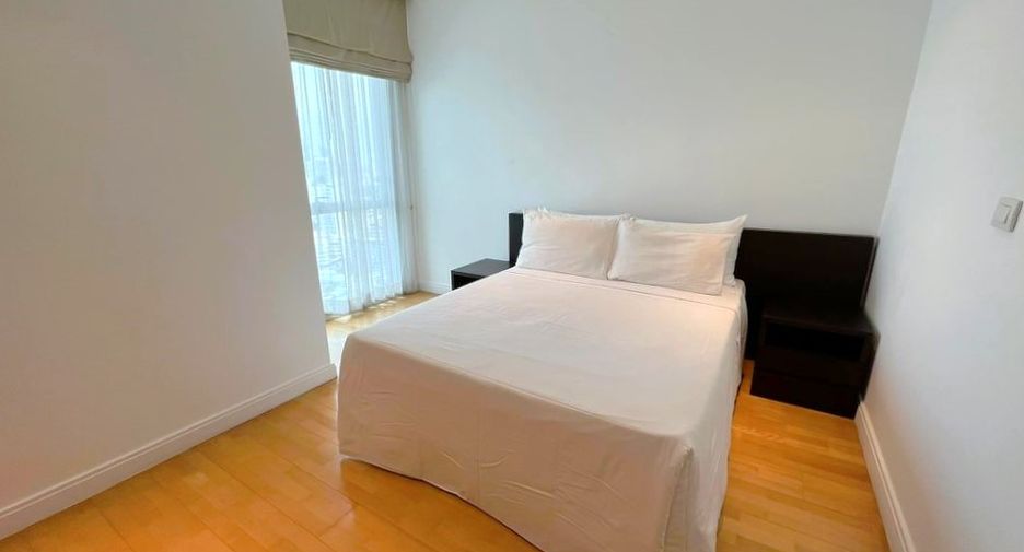 For rent 3 bedrooms condo in Pathum Wan, Bangkok