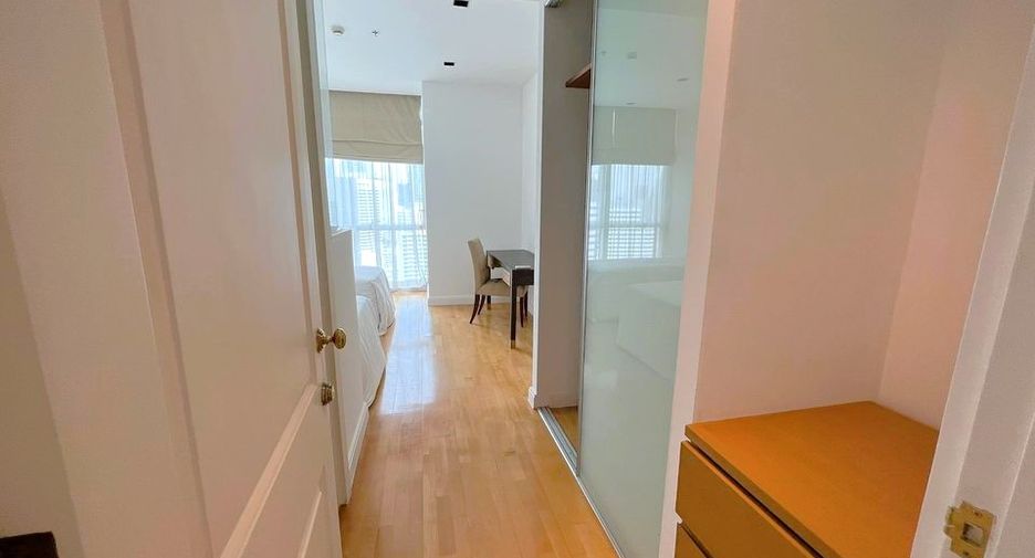 For rent 3 bedrooms condo in Pathum Wan, Bangkok