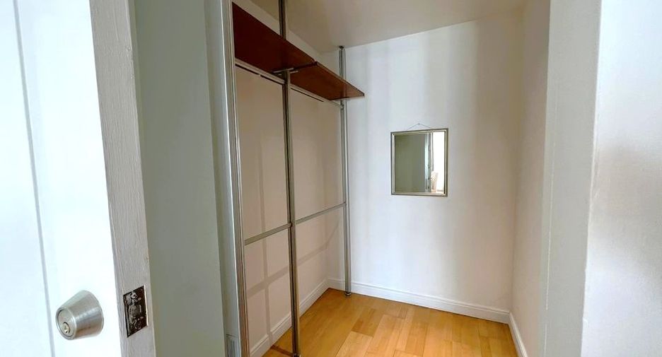 For rent 3 bedrooms condo in Pathum Wan, Bangkok