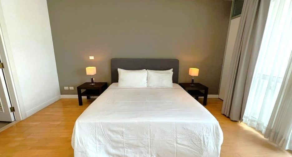 For rent 3 bedrooms condo in Pathum Wan, Bangkok