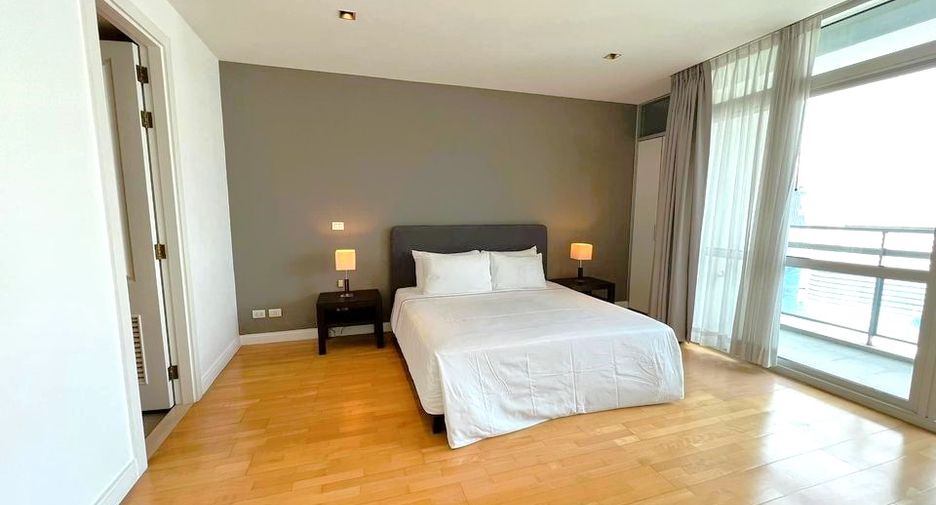 For rent 3 bedrooms condo in Pathum Wan, Bangkok