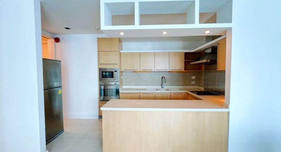 For rent 3 bedrooms condo in Pathum Wan, Bangkok