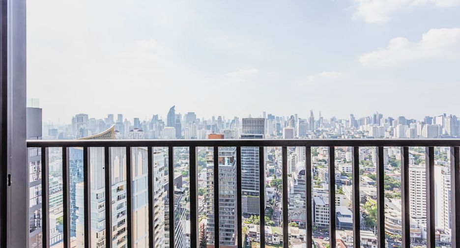 À louer et à vendre 3 chambres condo à Watthana, Bangkok