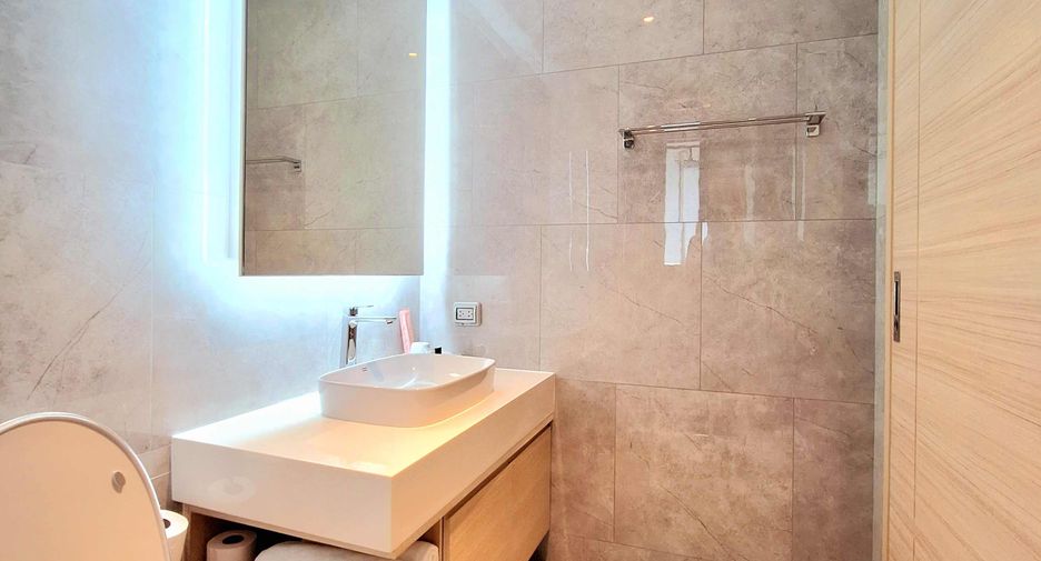 For rent 3 bedrooms condo in Mueang Samut Prakan, Samut Prakan