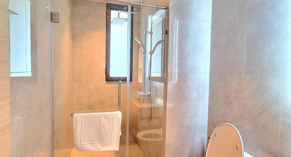 For rent 3 bedrooms condo in Mueang Samut Prakan, Samut Prakan