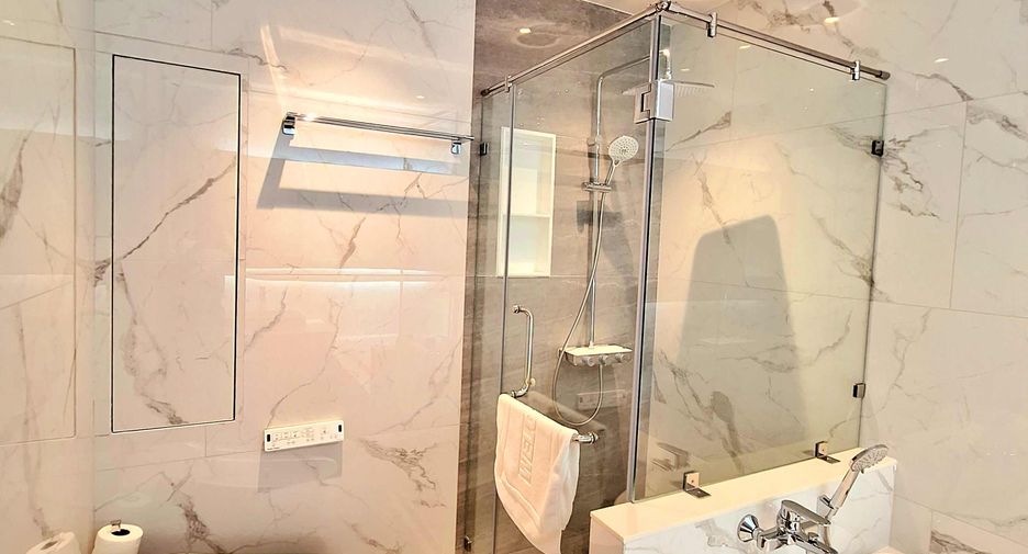 For rent 3 bedrooms condo in Mueang Samut Prakan, Samut Prakan