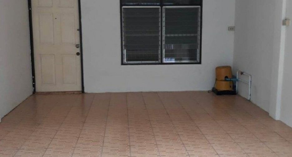 For rent 2 bedrooms townhouse in Watthana, Bangkok