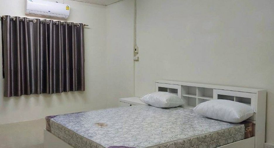 For rent 2 bedrooms townhouse in Watthana, Bangkok