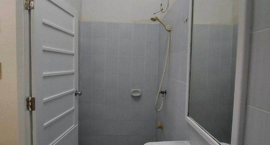 For rent 2 bedrooms townhouse in Watthana, Bangkok