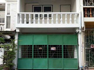 À louer 2 chambres maison de ville à Watthana, Bangkok