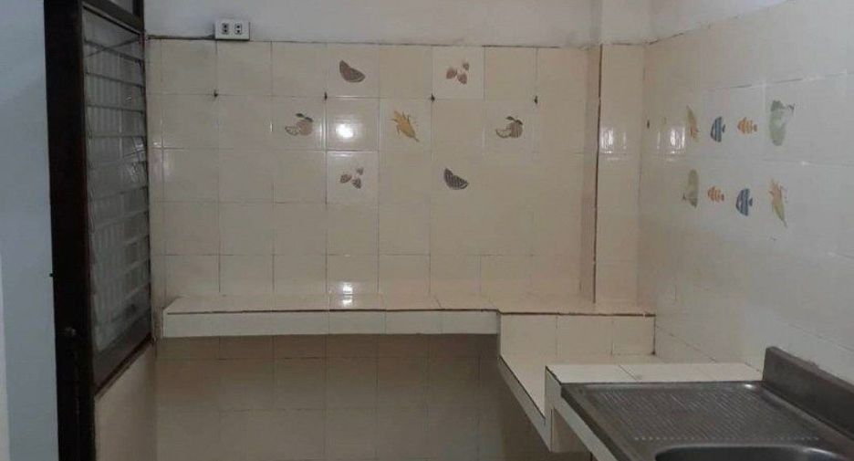 For rent 2 bedrooms townhouse in Watthana, Bangkok