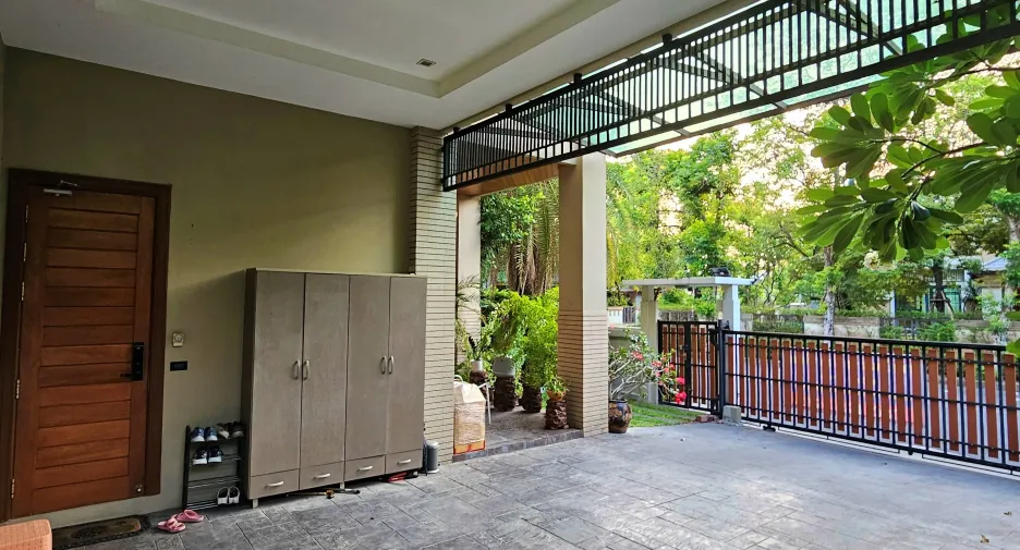 For sale 5 bedrooms house in Taling Chan, Bangkok