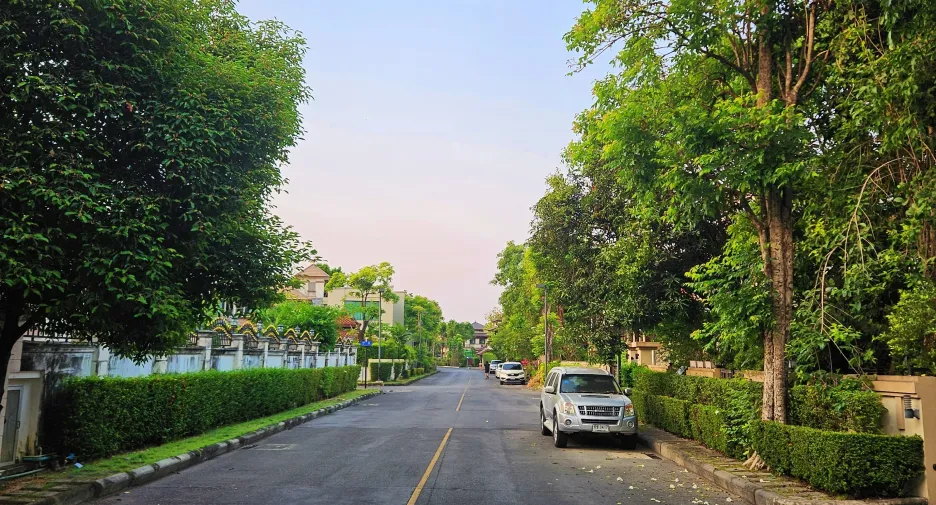 For sale 5 bedrooms house in Taling Chan, Bangkok