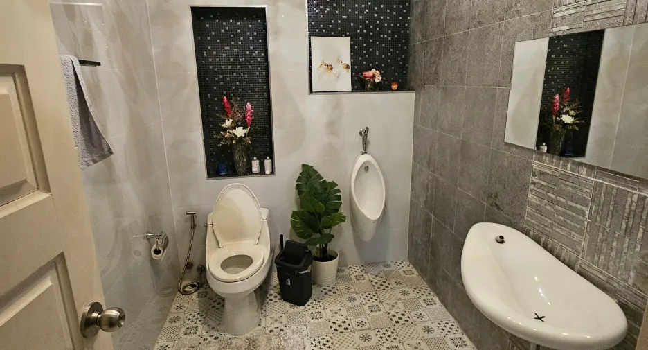 For sale 5 bedrooms house in Taling Chan, Bangkok
