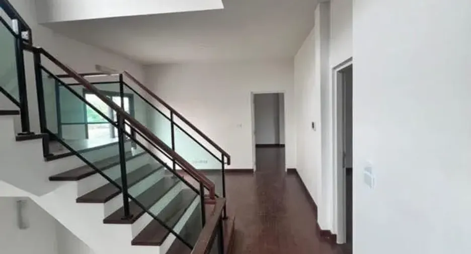 For rent 4 bedrooms house in Lat Phrao, Bangkok