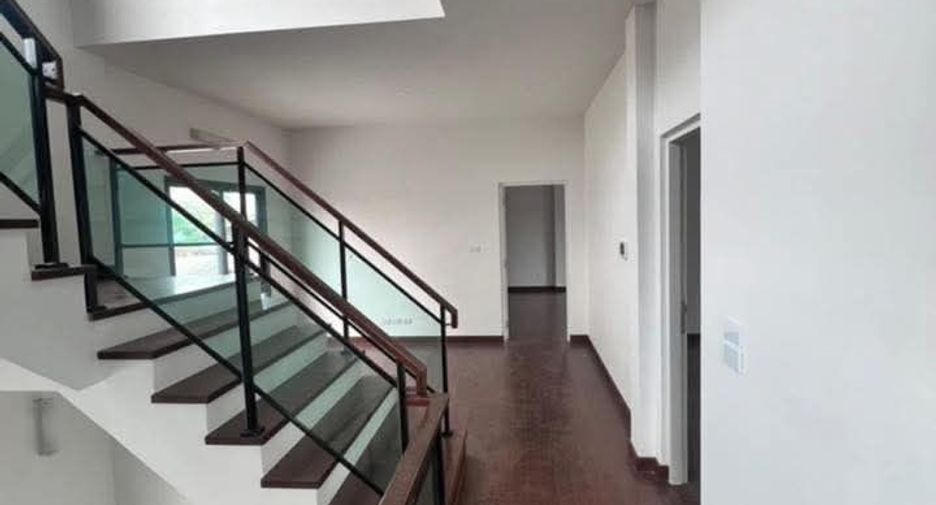 For rent 4 bedrooms house in Lat Phrao, Bangkok