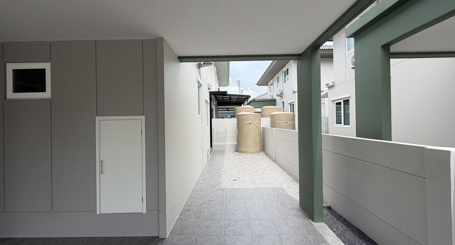 For rent 4 bedrooms house in Mueang Phuket, Phuket