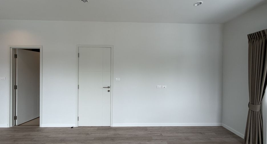 For rent 4 bedrooms house in Mueang Phuket, Phuket