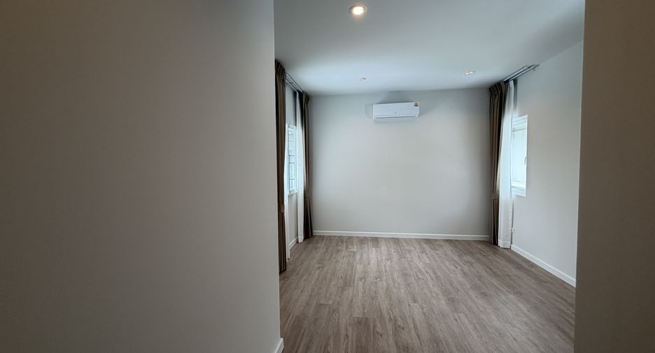 For rent 4 bedrooms house in Mueang Phuket, Phuket