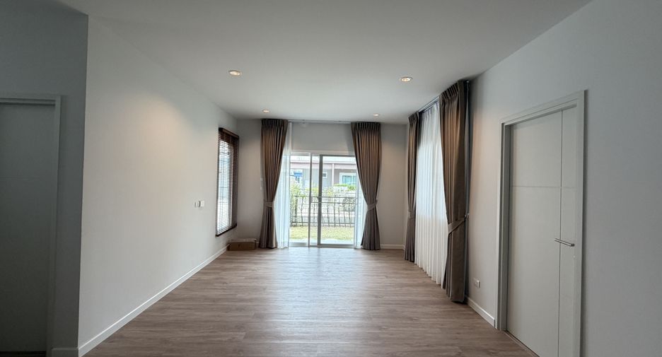 For rent 4 bedrooms house in Mueang Phuket, Phuket