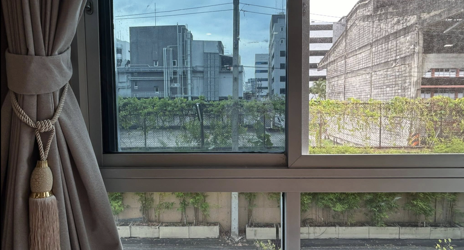 For rent 1 bed condo in Phra Khanong, Bangkok