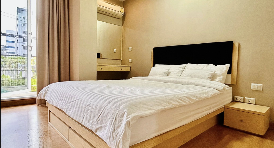 For rent 1 bed condo in Phra Khanong, Bangkok