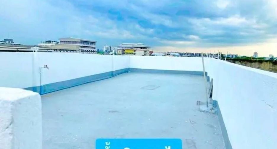 For rent 4 bedrooms retail Space in Phra Khanong, Bangkok
