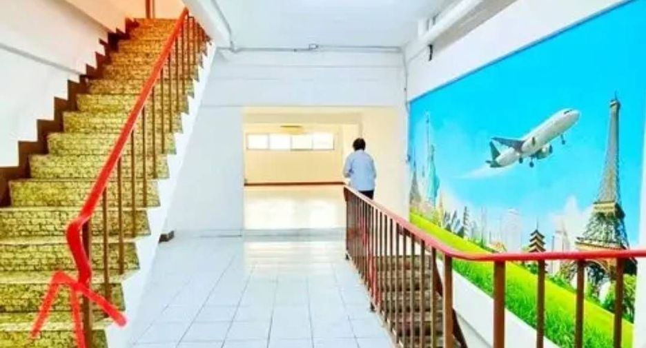 For rent 4 bedrooms retail Space in Phra Khanong, Bangkok