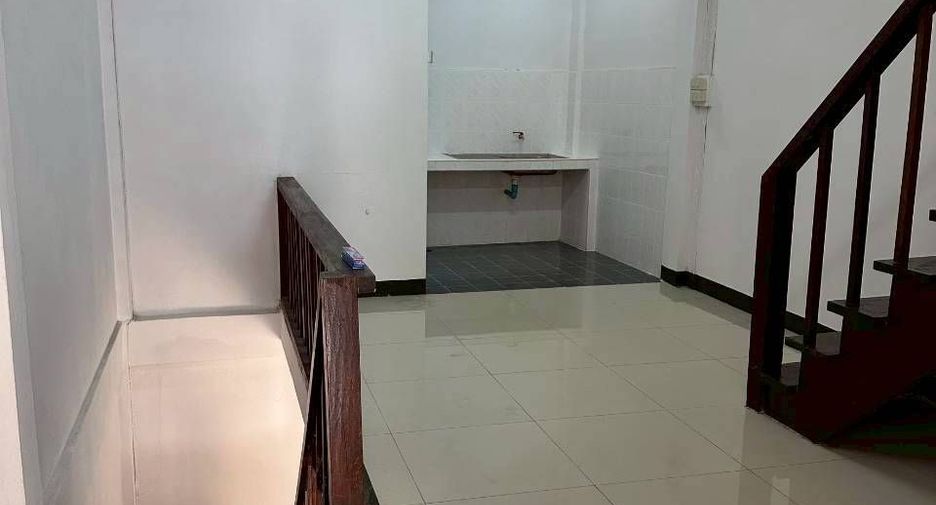 For rent 3 bedrooms townhouse in Chatuchak, Bangkok