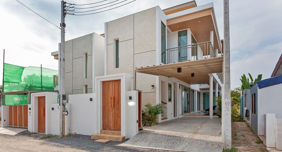 For rent 3 bedrooms villa in Mueang Phuket, Phuket