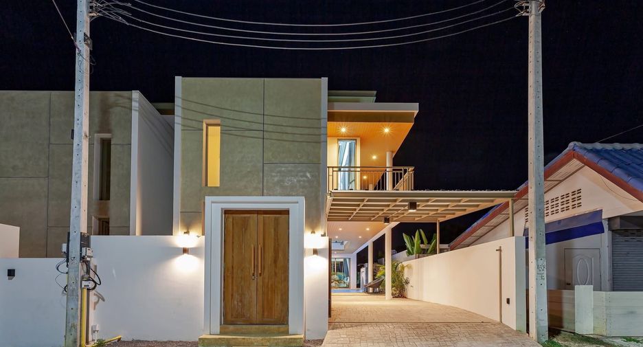 For rent 3 bedrooms villa in Mueang Phuket, Phuket
