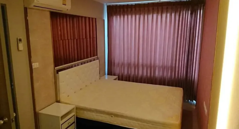 For rent 2 bedrooms condo in Huai Khwang, Bangkok