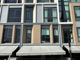For sale 3 ベッドルーム townhouse in Suan Luang, Bangkok