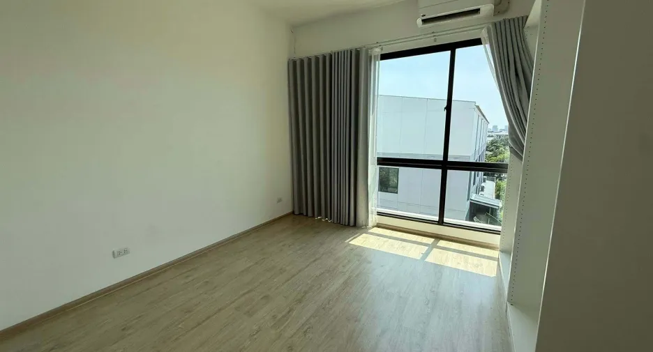For sale 3 bedrooms townhouse in Suan Luang, Bangkok