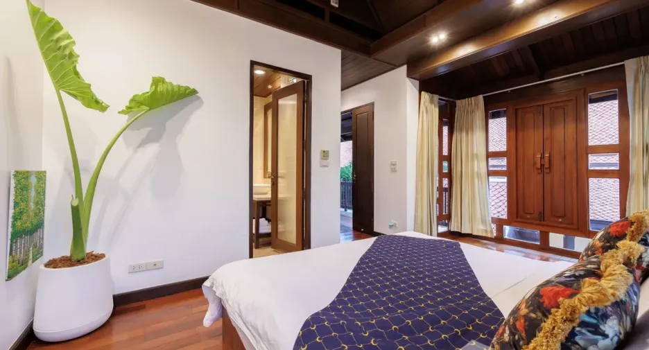 For rent 5 bedrooms villa in Khlong Toei, Bangkok